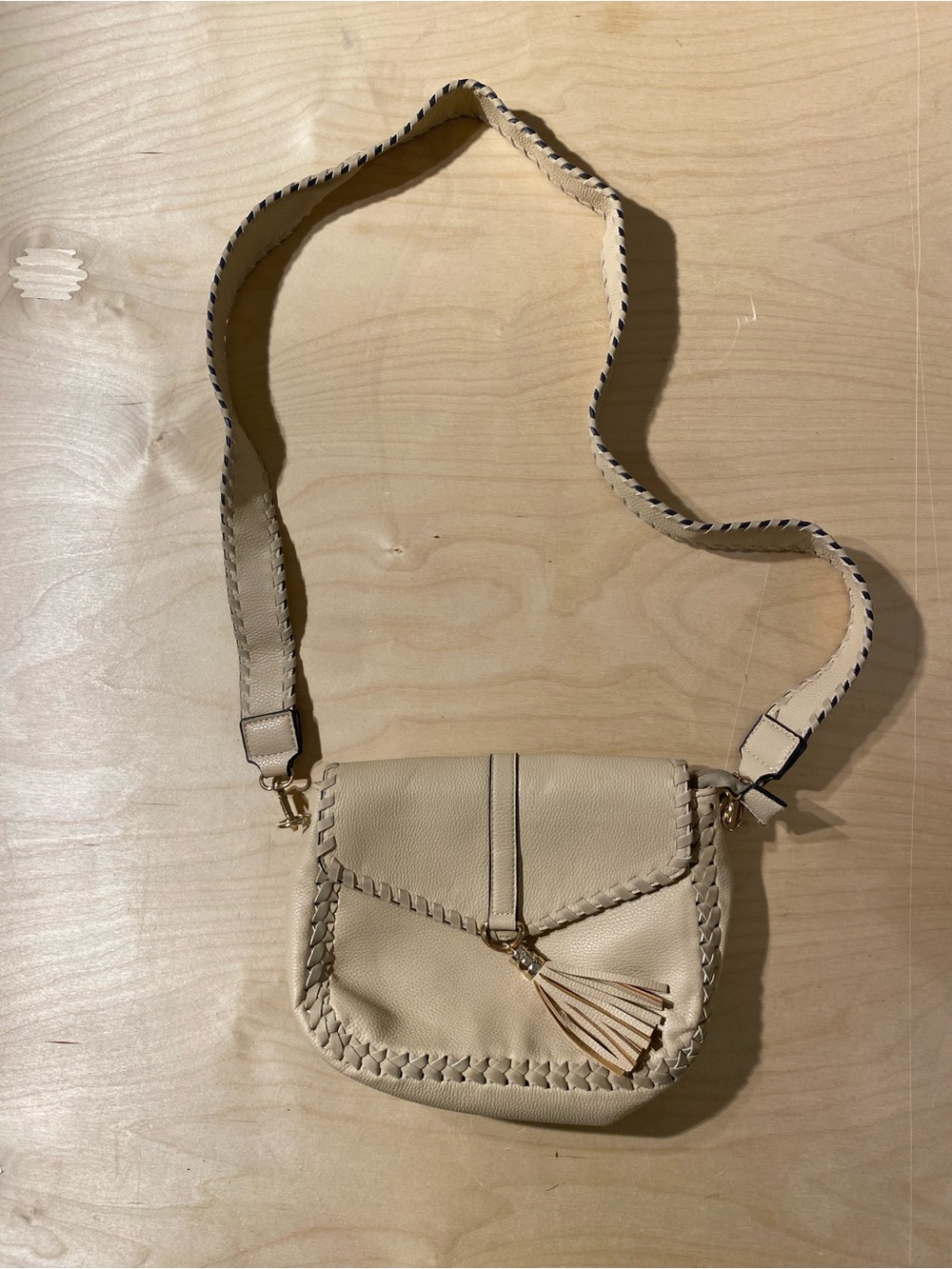 Jen & Co Women's Cream Crossbody Bag with Tassel Accent (AU)